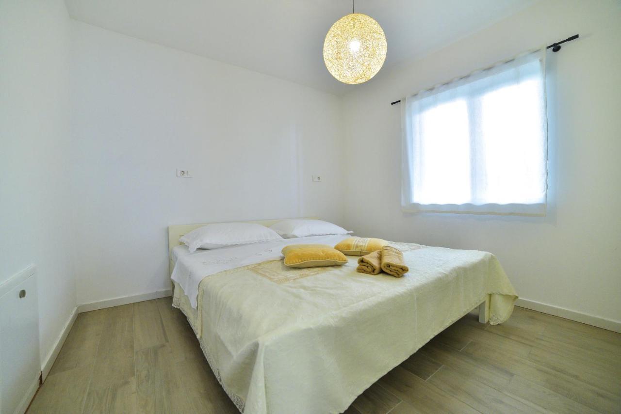 Apartment Maris Sinj Eksteriør billede